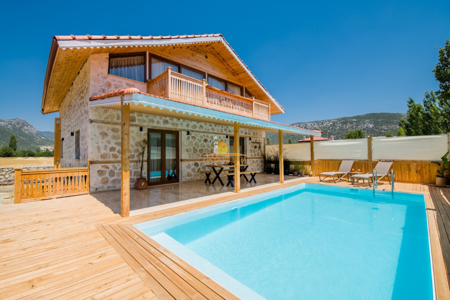 Kalkan Korunaklı ve Jakuzili Villa Apple