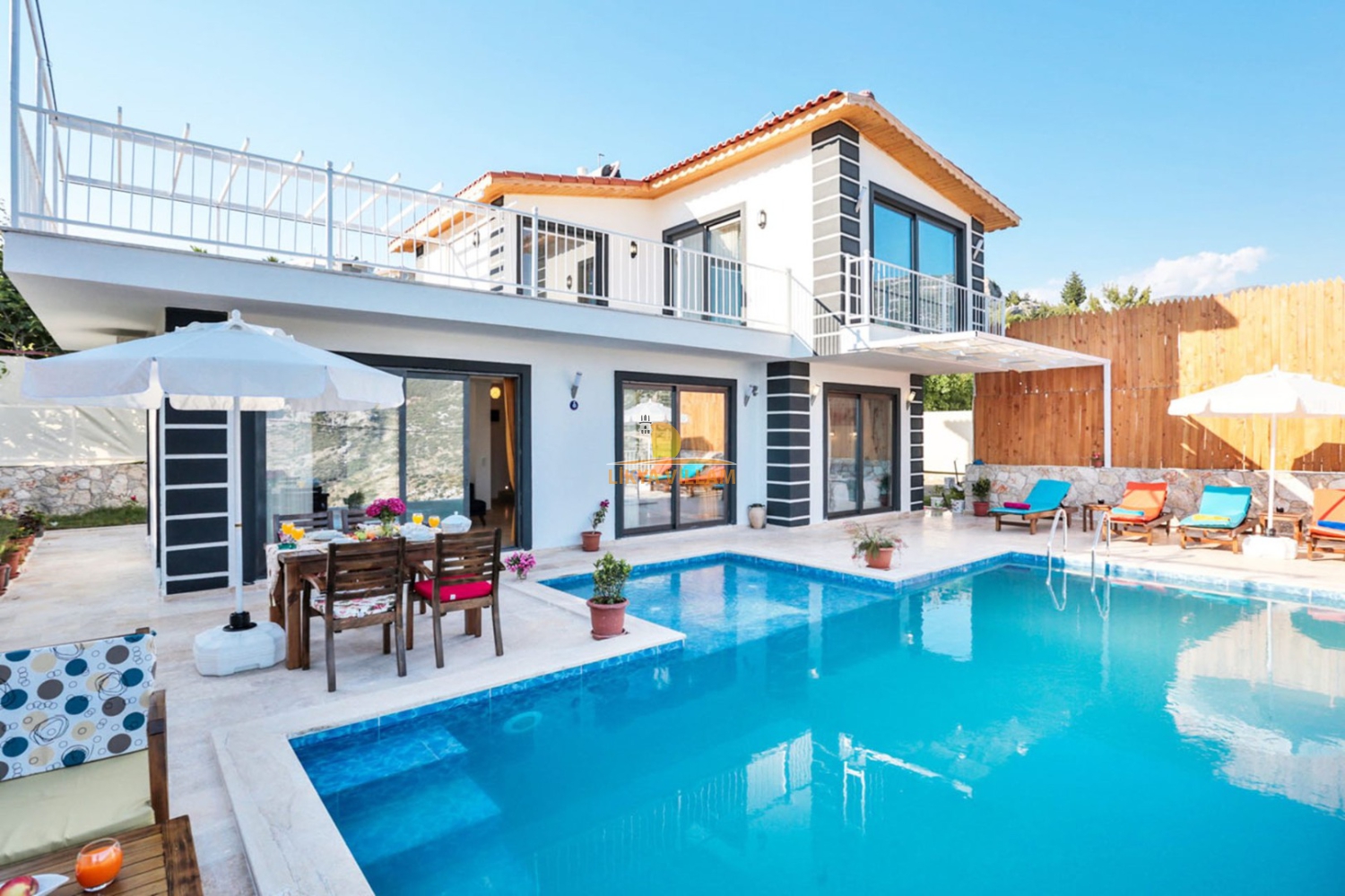 Kalkan Isıtmalı Havuzlu Villa Tepe